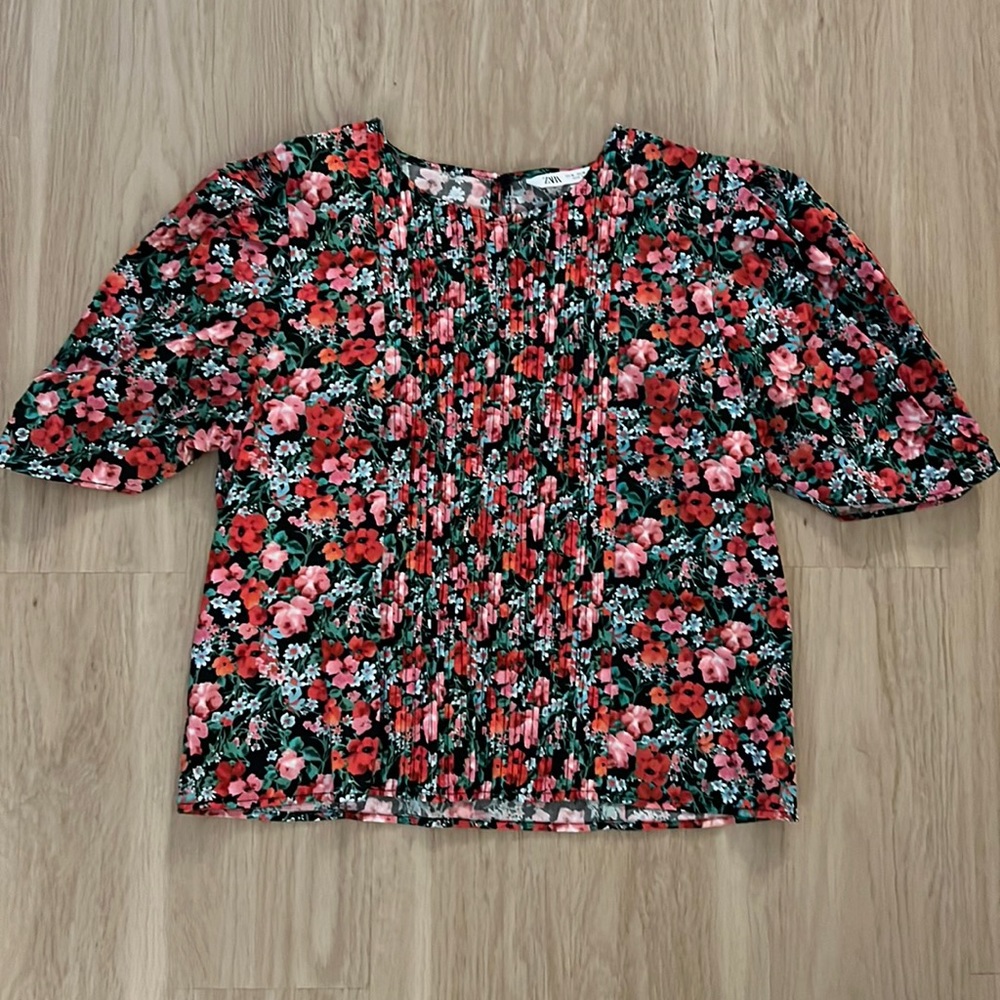 Zara floral blouse with slight balloon shoulder